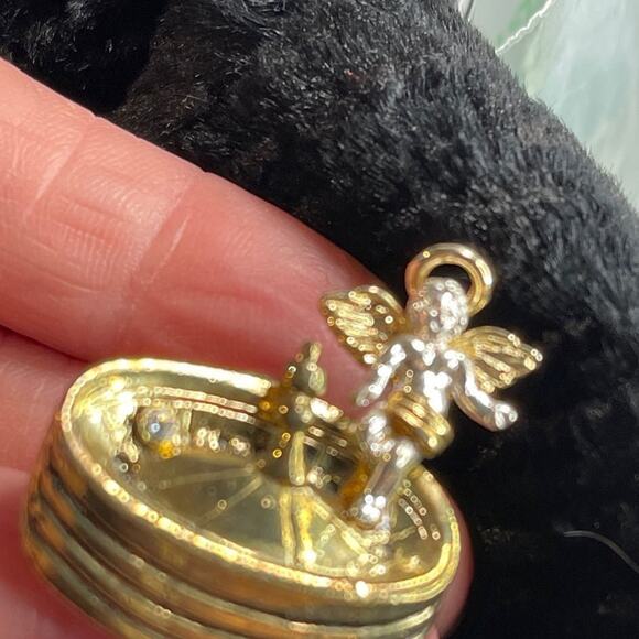 vintage Angel and a roulette table gold pin brooch - Picture 2 of 4